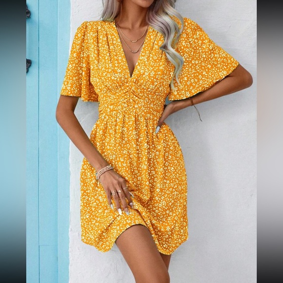 Boho floral print butterfly sleeve mini dress - Picture 1 of 12